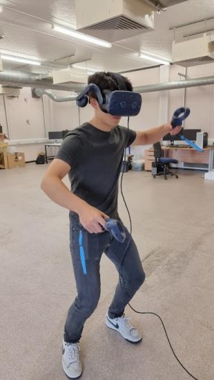 A student wearing a virtual reality VR headset in the Engineering Makerspace