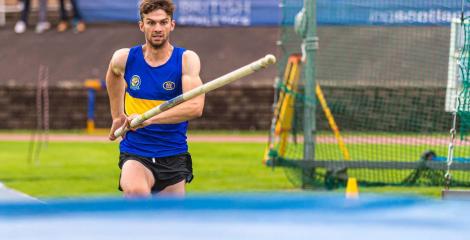 Andrew McFarlane photographed as he runs towards the Pole Vault